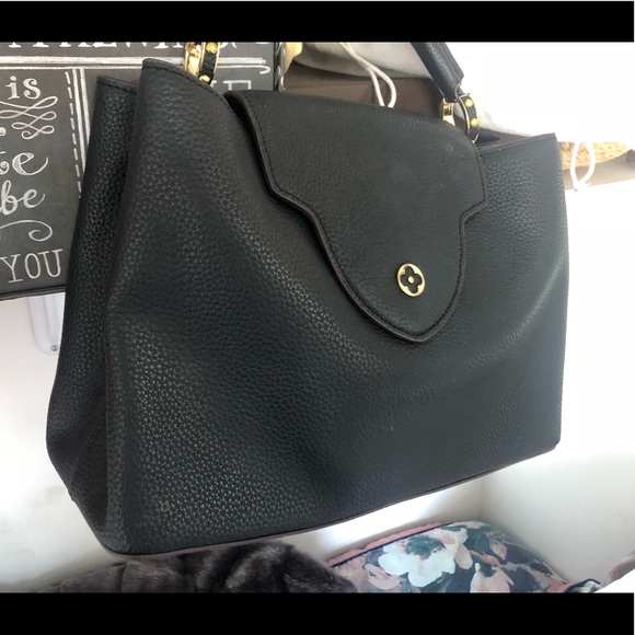 Louis Vuitton Capucines MM 100% authentic - Picture 2 of 8